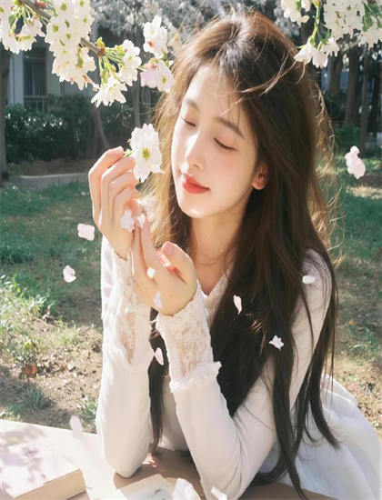 《母狗》美学价值主流分析划时代的：艺术美感与审美特征探讨